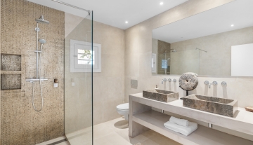 Resa Estates Paco for sale te koop finca paddel Ibiza bathroom .jpg